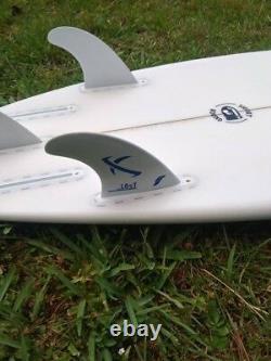 NICE 5'6. Lost Short Round Surfboard