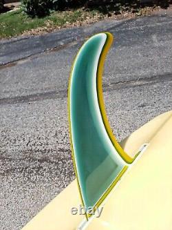 Surfboard fin