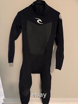 Surfing Ripcurl Omega 3.2mm Wetsuit