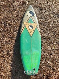 Town & Country Ben Aipa 1988 vintage Hawaii surfboard